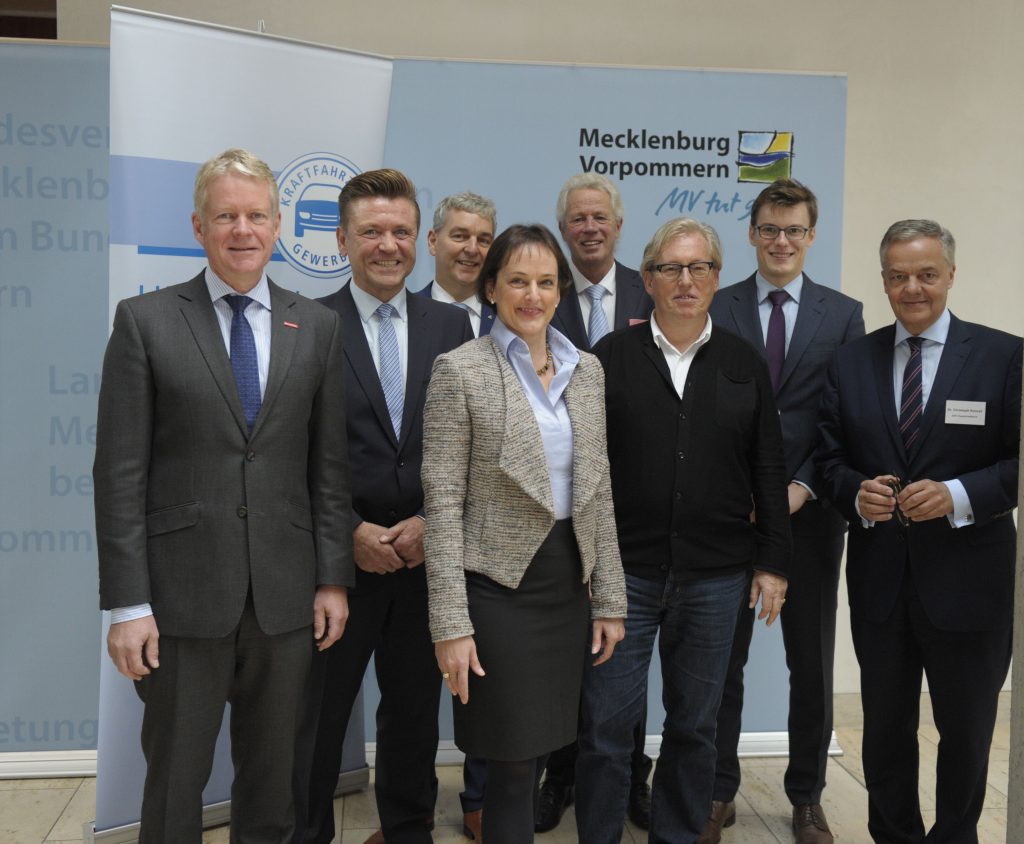 V.L. Holger Schwannecke, Wilhelm Hülsdonk, Helmut Dittke, Dr. Zinnow, Ulrich Fromme, Oswald Metzger, Kai Whittaker, Dr. Konrad. Quellen: "obs/Zentralverband Deutsches Kraftfahrzeuggewerbe/ProMotor"