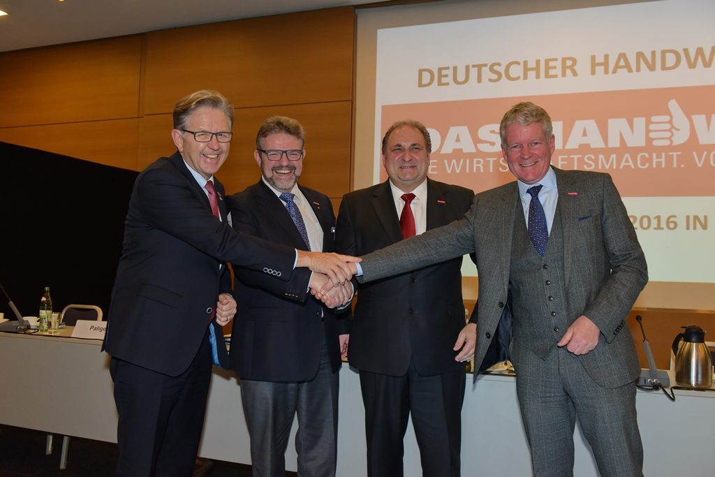 Foto: ZDH/Joachim Busch, v.r.: ZDH-Generalsekretär Holger Schwannecke, ZDH-Präsident Hans Peter Wollseifer, ZDH-Vizepräsident Thomas Zimmer, Gastgeber Präsident Hans Hund, HWK Münster