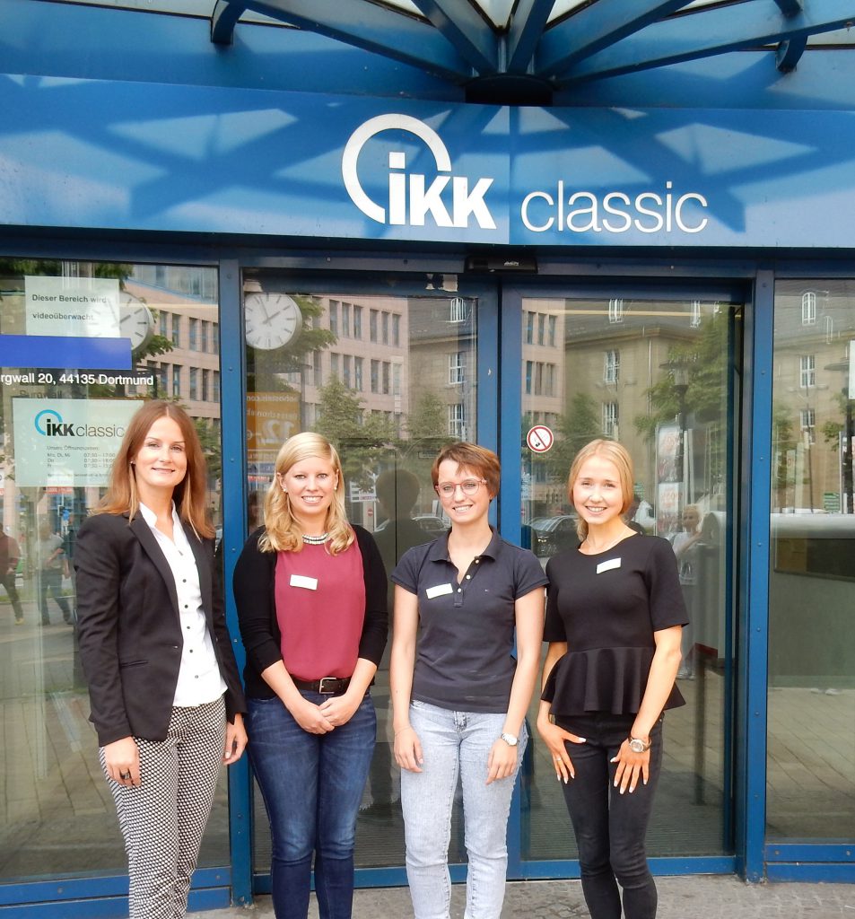 Marina Kalkau, Jennifer Steffen und Katja Meerkamm starten ihre „SoFa“-Ausbildung bei der IKK classic in Dortmun