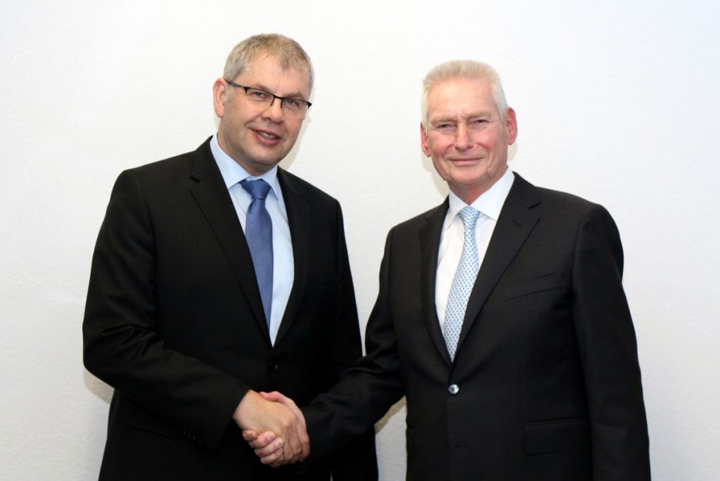 Der neue Präsident Karlgünter Eggersmann (l.) mit Ehrenpräsident Walter Derwald Foto: Baugewerbeverband Westfalen