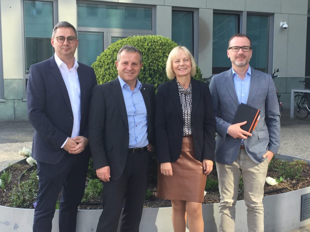 Im Dialog bei der Fachgruppen-Sitzung: Torsten Wesche, Thomas Peckruhn, Antje Woltermann, Daniel Breves (v.l.). Foto: ProMotor