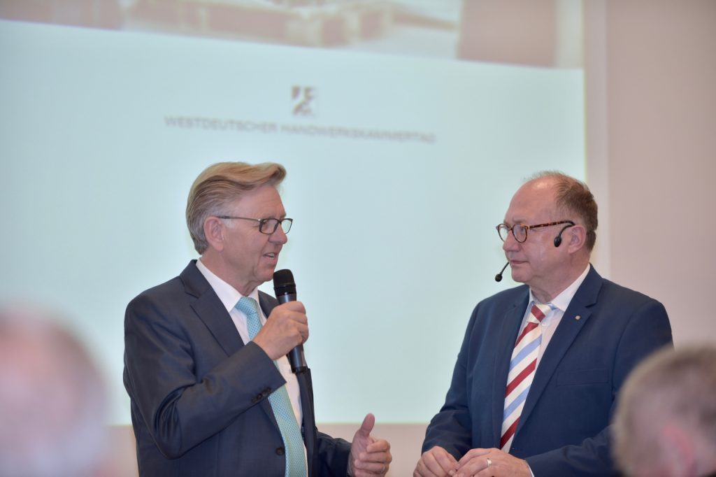 Präsentation der Studie zur wirtschaftlichen Bedeutung des ehrenamtlichen Engagements der Arbeitgeber im Handwerk in Nordrhein-Westfalen: WHKT-Präsident Hans Hund im Interview mit WDR-Moderator Ralf Raspe