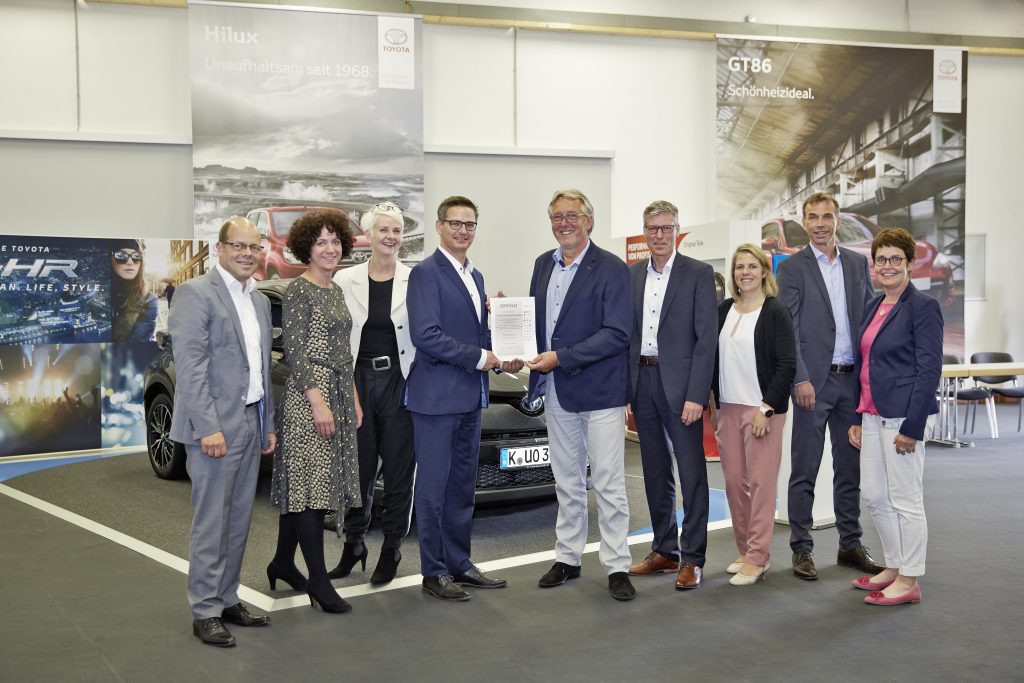 Drei Zertifikate hat Toyota von der Gütegemeinschaft Service erhalten. Foto: ProMotor
