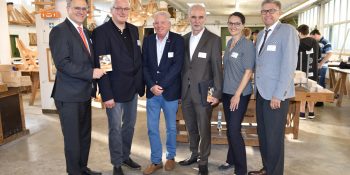 Initatoren und Organisatoren der Jobtec: (v.l.) Ass. Joachim Susewind, Hauptgeschäftsführer der Kreishandwerkerschaft Dortmund und Lünen; Kreislehrlingswart Ulrich John; Michael Eissing, stv. Geschäftsführer des Bildungskreises Handwerk e.V.; Joachim Beyer, Geschäftsbereichsleiter der Wirtschaftsförderung Dortmund; Simone Goßling, jobtec - Motor für deine Zukunft / Wirtschaftsförderung Dortmund; Volker Walters, Geschäftsführer des Bildungskreis Handwerk e.V. und der Kreishandwerkerschaft Dortmund und Lünen.