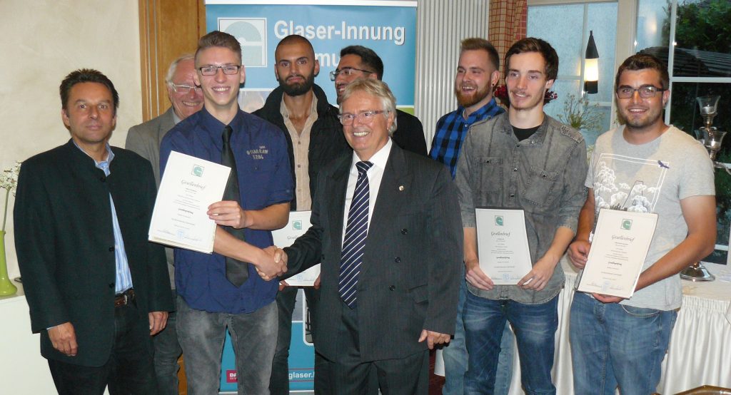 Glaser-Innung Dortmund spricht Lehrlinge frei