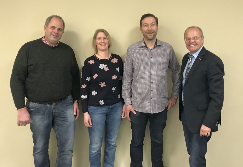 Vorstand und Geschäftsführung der Fleischer-Innung Westfalen Mitte (v. l.): Obermeister Dirk Klusmeier, Beisitzerin Claudia Schnettler, Beisitzer Lars Flügge und Geschäftsführer Ludgerus Niklas. Nicht im Bild ist der stv. Obermeister und Lehrlingswart Jörg Bachstein. (Bild: Fleischer-Innung Westfalen Mitte)