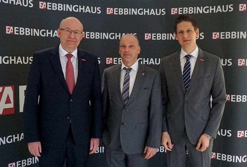 © HWK Dortmund – (v.l.) Berthold Schröder, Präsident der Handwerkskammer, Andreas Bartels, Geschäftsführer Ebbinghaus Automobile und Gabor Leisten, Leiter der HWK-Unternehmensberatung