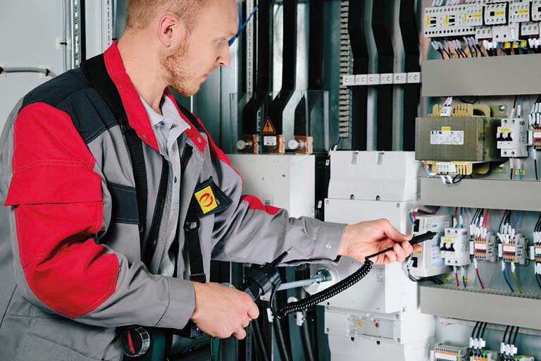 Der E-CHECK sorgt seit vielen Jahren für Prüf- und Zusatzumsätze in den Innungsbetrieben. Bild: ArGe Medien im ZVEH