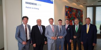 (v. l.): Prof. Dr. Hans Jörg Hennecke, HGF Handwerk.NRW; Hans Peter Wollseifer, Präsident der HWK zu Köln und des Zentralverbandes des Deutschen Handwerks; Andreas Ehlert, Präsident Handwerk.NRW; Stefan Kaufmann MdB, Vorsitzender der Enquete-Kommission des Deutschen Bundestags „Berufliche Bildung in der digitalen Arbeitswelt“; Ulrich Leitermann, Vorstandsvorsitzender SIGNAL IDUNA Gruppe Dortmund und Hamburg; Hans Hund, Vizepräsident Handwerk.NRW, Präsident WHKT und Präsident HWK Münster und Hans-Joachim Hering, Vizepräsident Handwerk.NRW, Präsident Unternehmerverband Handwerk NRW, Landesinnungsmeister Fachverband Sanitär-Heizung-Klima NRW